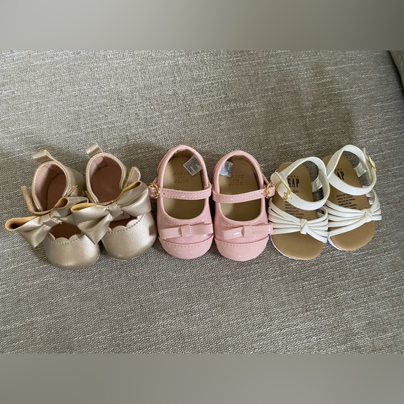 Bundle of 0-3 month baby shoes Janie and Jack, Gap & Cat and Jack - Picture 10 of 10